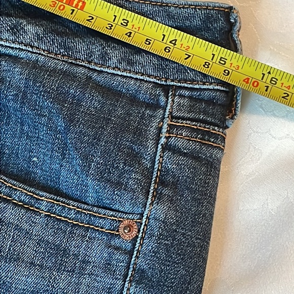 American Eagle Midi jean shorts Cdg btm high rise 4 pockets Sz 8 - Picture 6 of 8